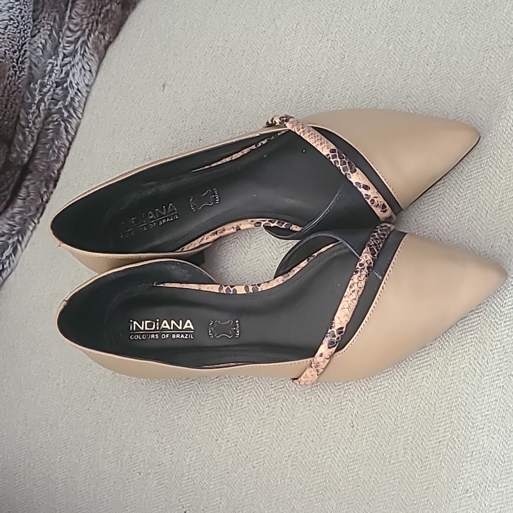 iNDiANA Women's Tan And Black Leather Flats - Size 8 - Picture 3 of 8